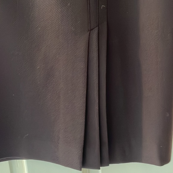 Doncaster wool skirt with pleat detail - Picture 2 of 5